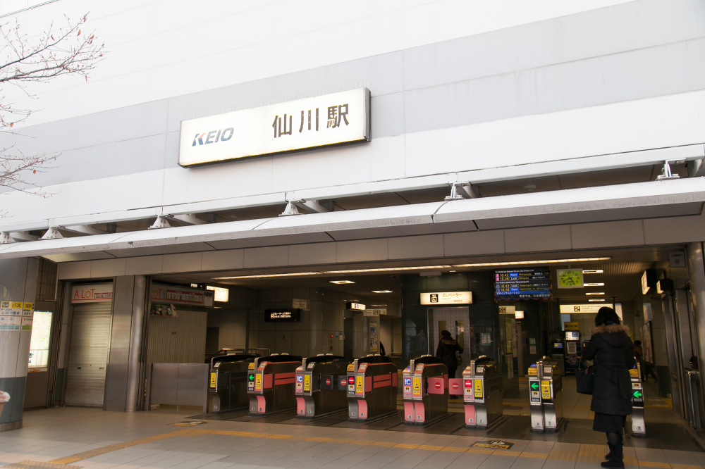 仙川駅を出ます。
